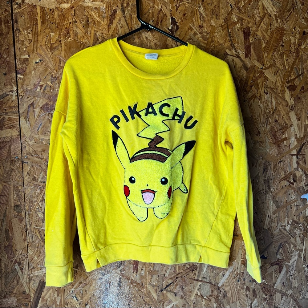 Pokémon Pikachu sweater womens M yellow